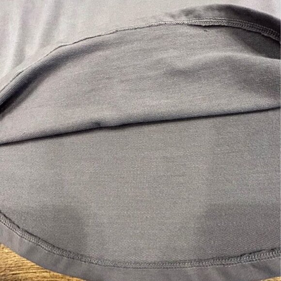 Woman’s curved hem tank top. Crew neck. New condition. Size M. Poly/viscose/span - Picture 5 of 9